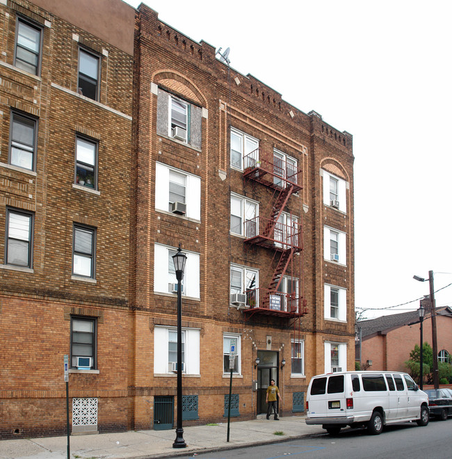 4605-4607 Hudson Ave in Union City, NJ - Building Photo - Building Photo