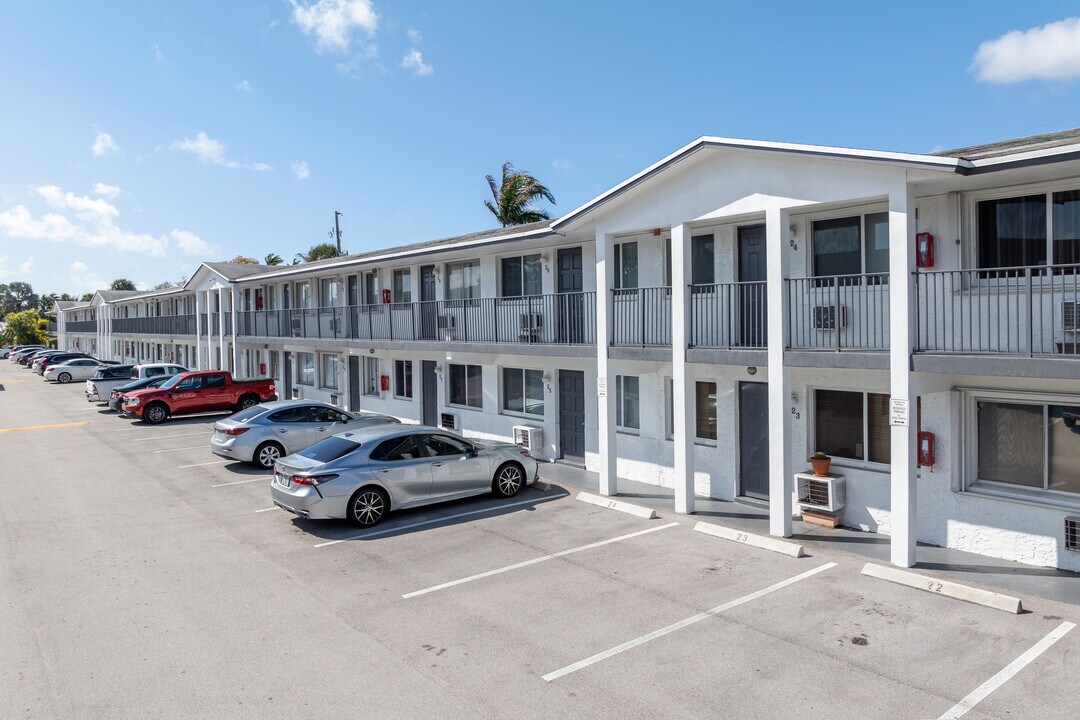 Three Rivers East Condominium in Fort Lauderdale, FL - Building Photo