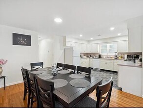 42 Van Buren St, Unit 1 in Newark, NJ - Foto de edificio - Building Photo