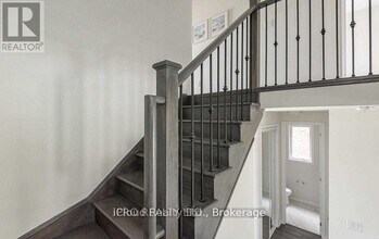 8 Toffee Trl in Hamilton, ON - Building Photo - Building Photo