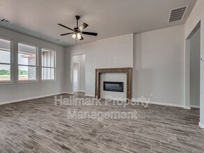 4905 Misty Wood Ln in Mustang, OK - Foto de edificio - Building Photo