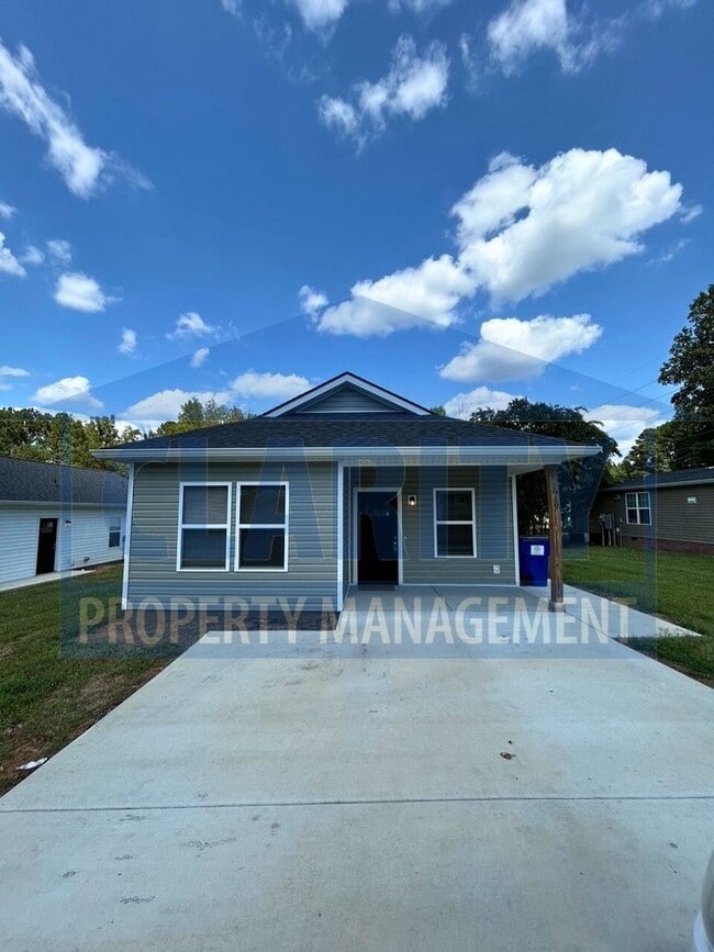 property at 619 Linda Dr SE