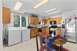 1042 Anthony Rd in Portsmouth, RI - Building Photo - Building Photo