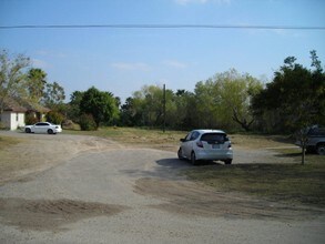 401 Vela Jackson Ave in La Joya, TX - Foto de edificio - Building Photo