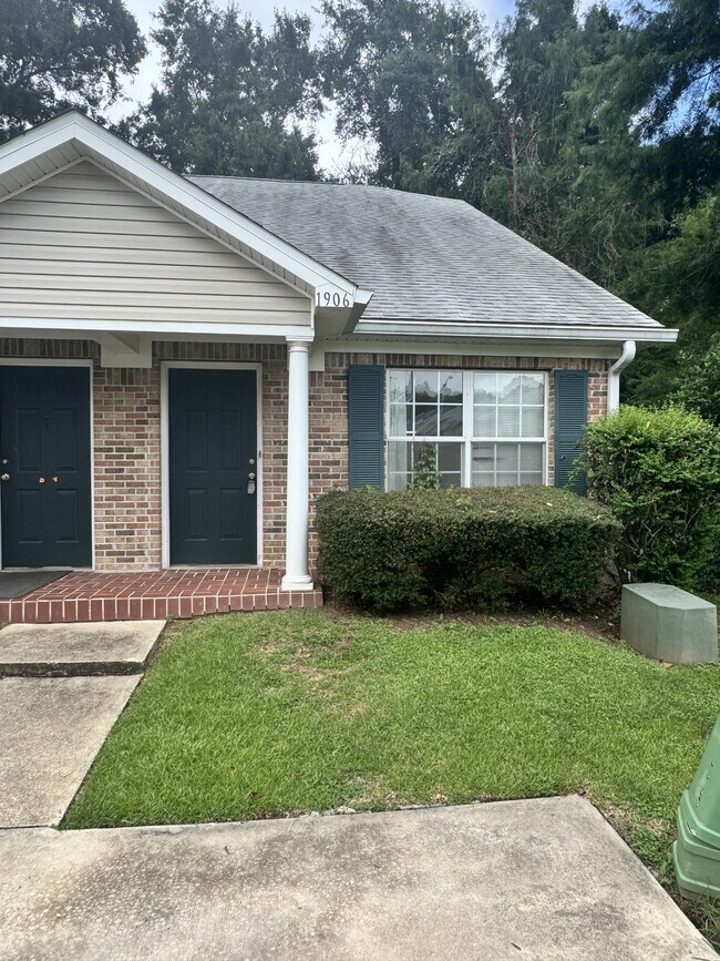 property at 2738 W Tharpe St