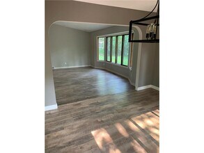 1244 Carlson Lake Ln in Eagan, MN - Foto de edificio - Building Photo