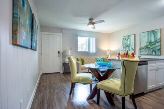 XSunset Palms in Austin, TX - Building Photo - Building Photo