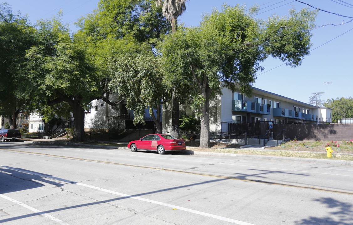 999-1001 N Raymond Ave in Pasadena, CA - Foto de edificio