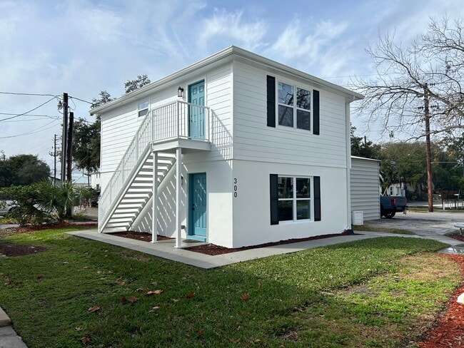 300 Oak St, Unit A