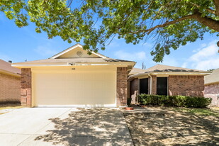 808 Thorton Dr in Cedar Hill, TX - Building Photo