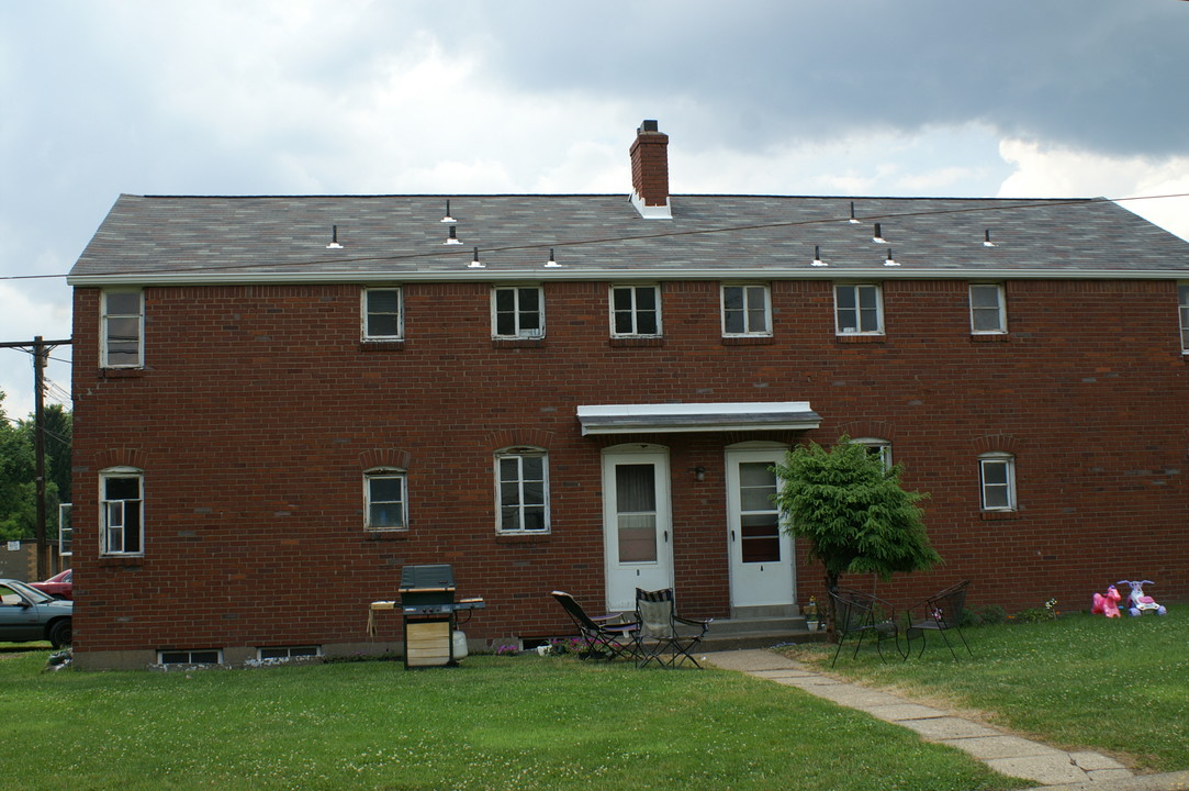 6900 Riverside Pl in Neville Island, PA - Building Photo