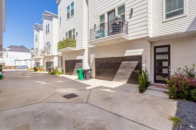 1025 Roberts St in Houston, TX - Building Photo - Building Photo