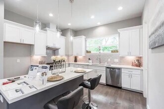 1329 Buescher Dr in Houston, TX - Building Photo - Building Photo