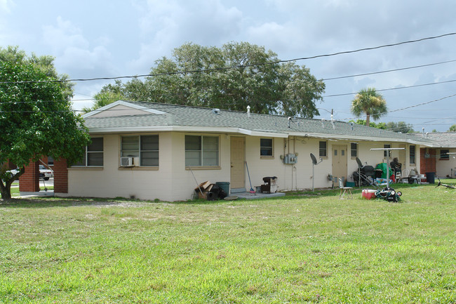 613-615 Johnson St in Cocoa, FL - Foto de edificio - Building Photo