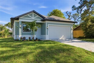 19871 Adams Rd in Ft. Myers, FL - Building Photo