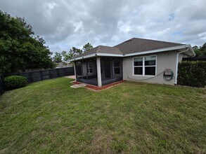 7815 103rd Ct in Vero Beach, FL - Foto de edificio - Building Photo