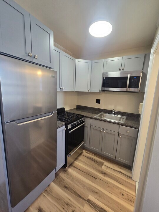 46 Kelly Pky, Unit 205 in Bayonne, NJ - Foto de edificio