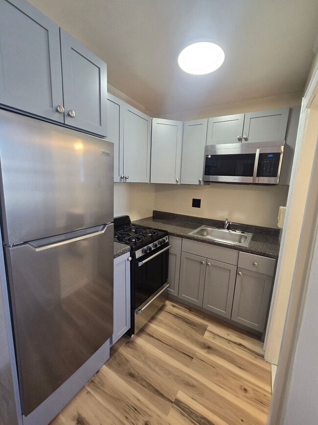 46 Kelly Pky, Unit 205