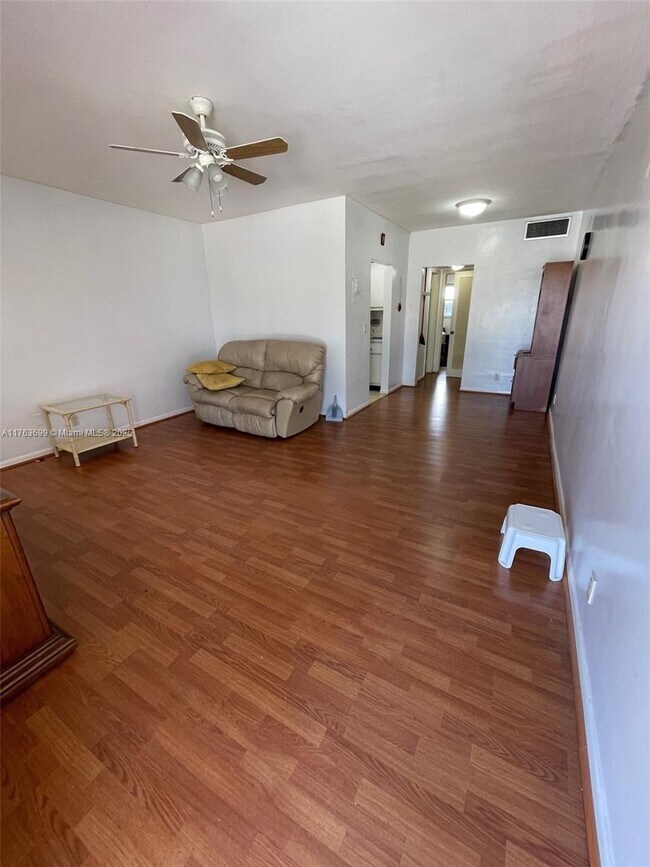 230 SW 11th Ave in Hallandale Beach, FL - Building Photo - Building Photo