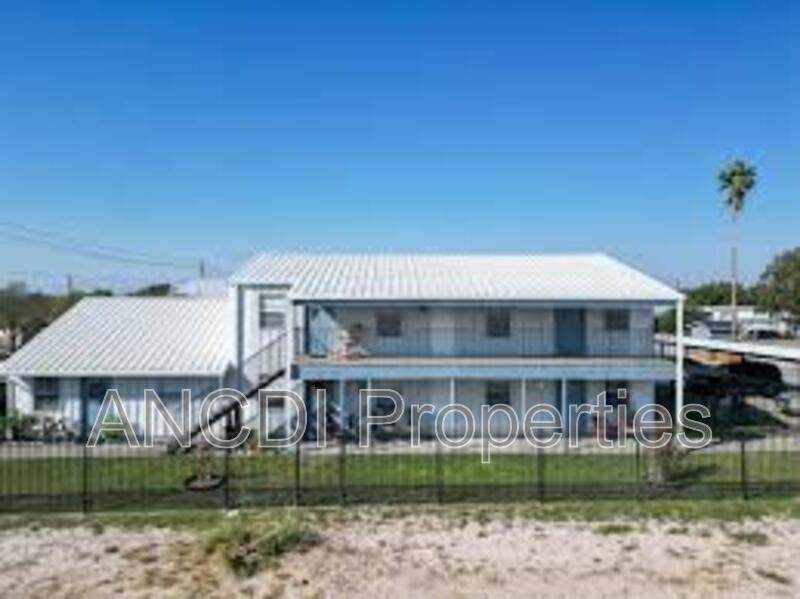 802 E 14th St in Del Rio, TX - Building Photo