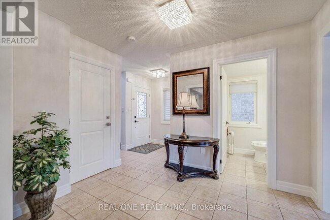 27 Cranston St in Hamilton, ON - Building Photo - Building Photo