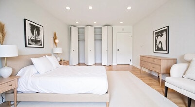 449 W 50th St, Unit 2B in New York, NY - Building Photo - Building Photo