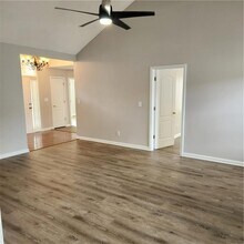 222 Summer Hill Cir in Stockbridge, GA - Foto de edificio - Building Photo