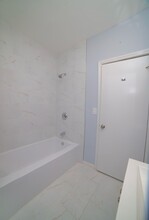 8643 S Exchange Ave, Unit 1R in Chicago, IL - Building Photo - Building Photo