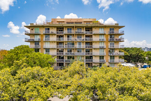 Marbella Condominiums in Miami, FL - Foto de edificio - Building Photo