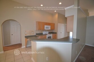 2732 Heron's Landing Dr in Kissimmee, FL - Foto de edificio - Building Photo