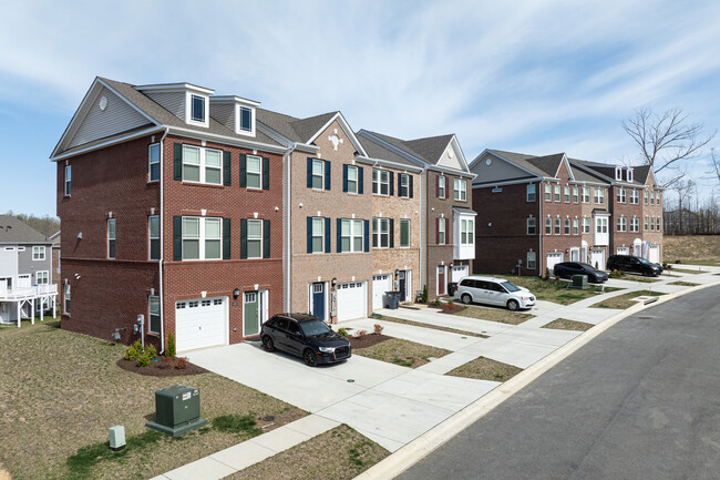 EVOLV at Stonehaven in White Plains, MD - Building Photo - Building Photo