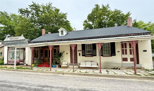 property at 301 W Laurel St