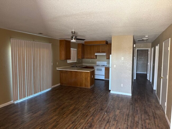 415-419 Gilbert Ave in Oakdale, CA - Building Photo - Building Photo