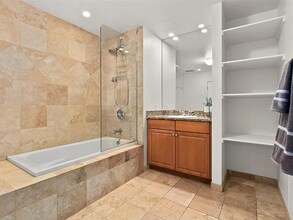 975 Lincoln St, Unit 14F-N in Denver, CO - Foto de edificio - Building Photo