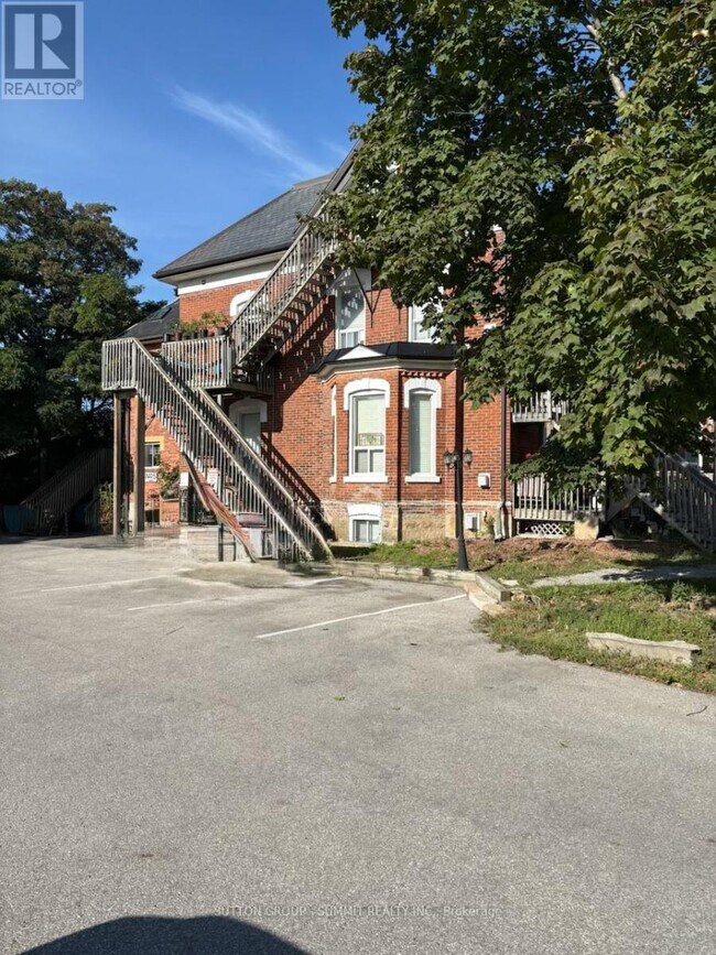 75 McIntyre Crescent in Halton Hills, ON - Building Photo - Building Photo