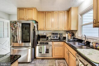 7726 Seven Locks Rd in Bethesda, MD - Building Photo - Building Photo