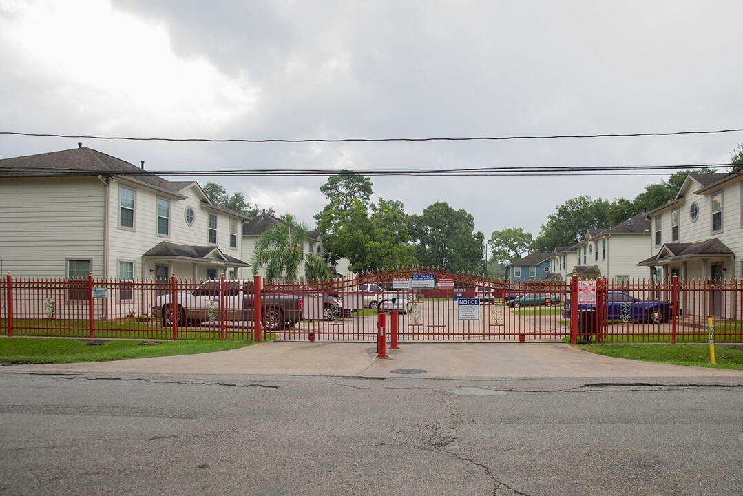 815 Cravens St in Houston, TX - Building Photo