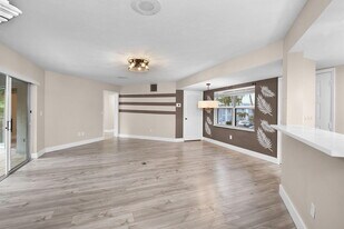 3266 SE Aster Ln in Stuart, FL - Building Photo