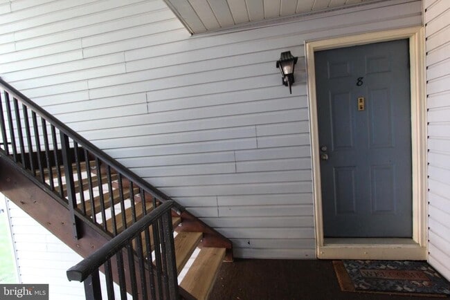 property at 8 Joyner Ct