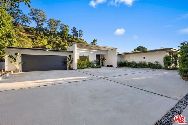 1836 Loma Vista Dr in Beverly Hills, CA - Building Photo - Building Photo