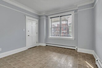 42 Greenville Ave in Jersey City, NJ - Building Photo - Building Photo