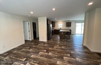 37 Van Dyck St in Coxsackie, NY - Building Photo - Building Photo