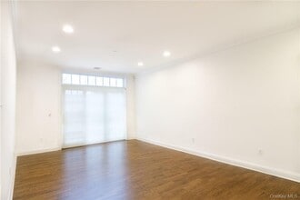 55 1st St in Pelham, NY - Building Photo - Building Photo