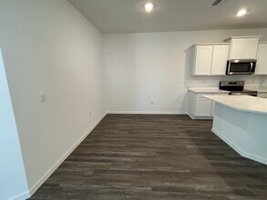 32746 Rustic Rise Rd in San Antonio, FL - Building Photo - Building Photo