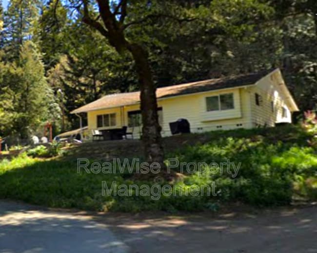 property at 7701 Rogue River Hwy