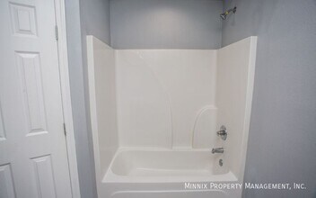 8416 11th St in Lubbock, TX - Foto de edificio - Building Photo