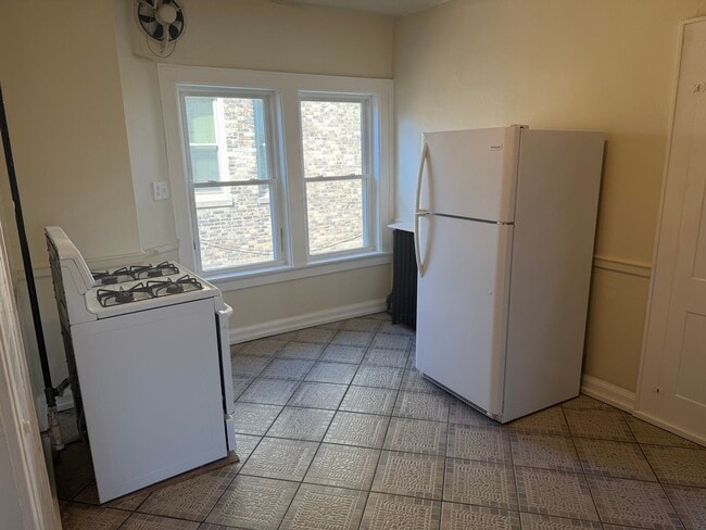 815 E Locust St in Milwaukee, WI - Building Photo - Building Photo