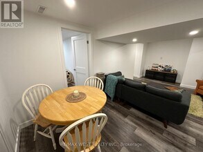 237 Mullen Dr in Vaughan, ON - Building Photo - Building Photo