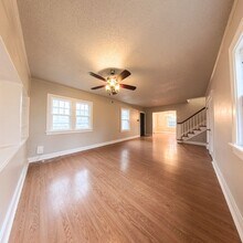 4623 Douglas Ave in Des Moines, IA - Building Photo - Building Photo