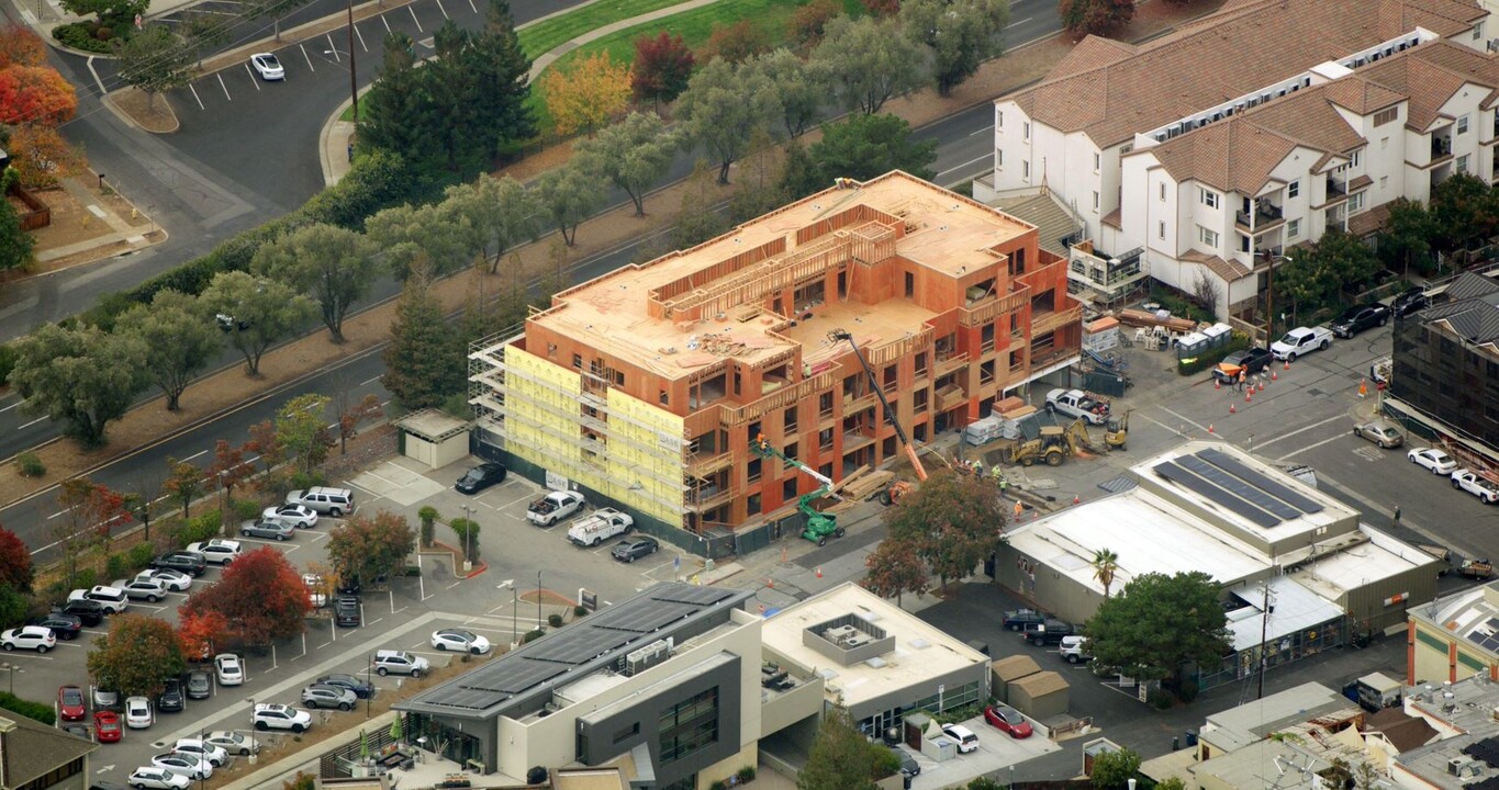 450 1st St in Los Altos, CA - Building Photo